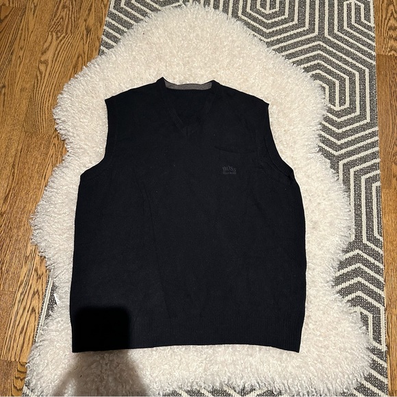 Hugo Boss Wool Vest Made in Italy - Picture 3 of 13